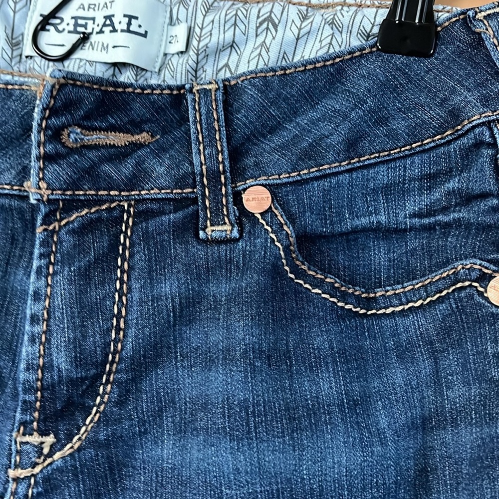 Ariat Blue Boot Cut Jeans with Classic Style and Fading Effect - Picture 4 of 6